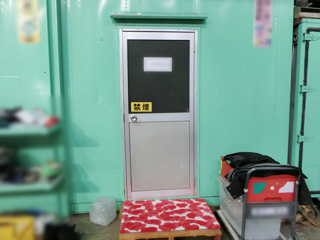 事務所の片開きドア取替工事　施工事例　ロンカラーフラッシュドア　名古屋市港区